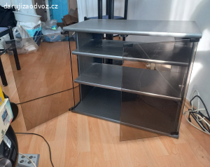 Skříňka pod TV s poličkami pro audio - video