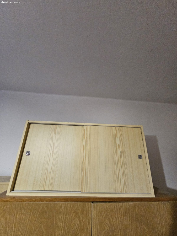 Skříňka s posuvnými dvířky