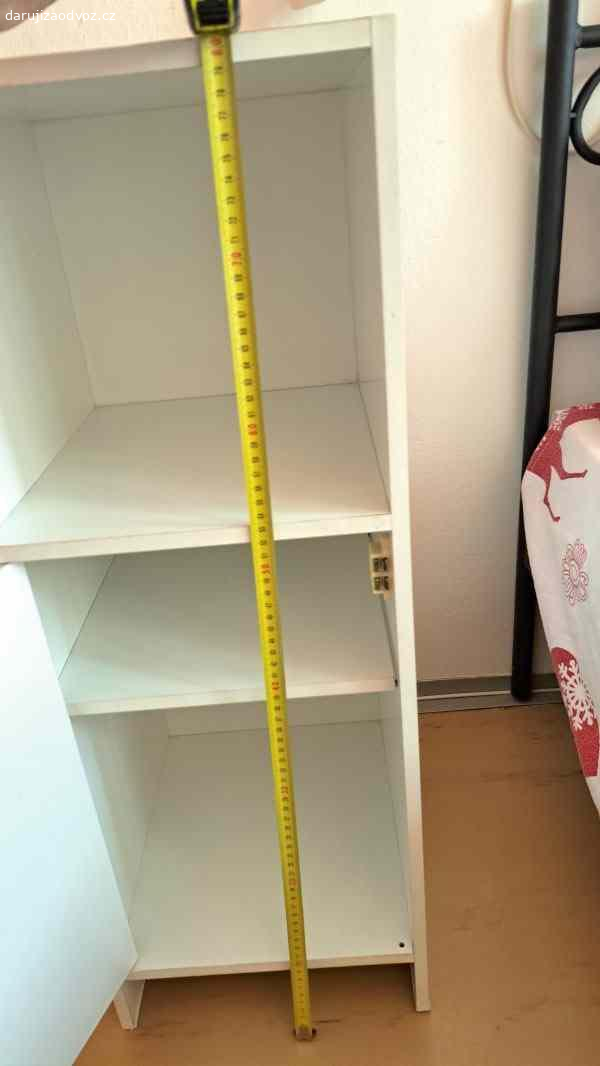 Skříňky. Daruji skříňky do koupelny či jako noční stolek 2ks v rozměru v 80cm, š 30cm hl 33cm. Vlastní odvoz.