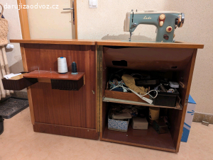 skříňový šicí stroj Lada