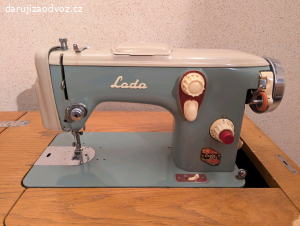 skříňový šicí stroj Lada