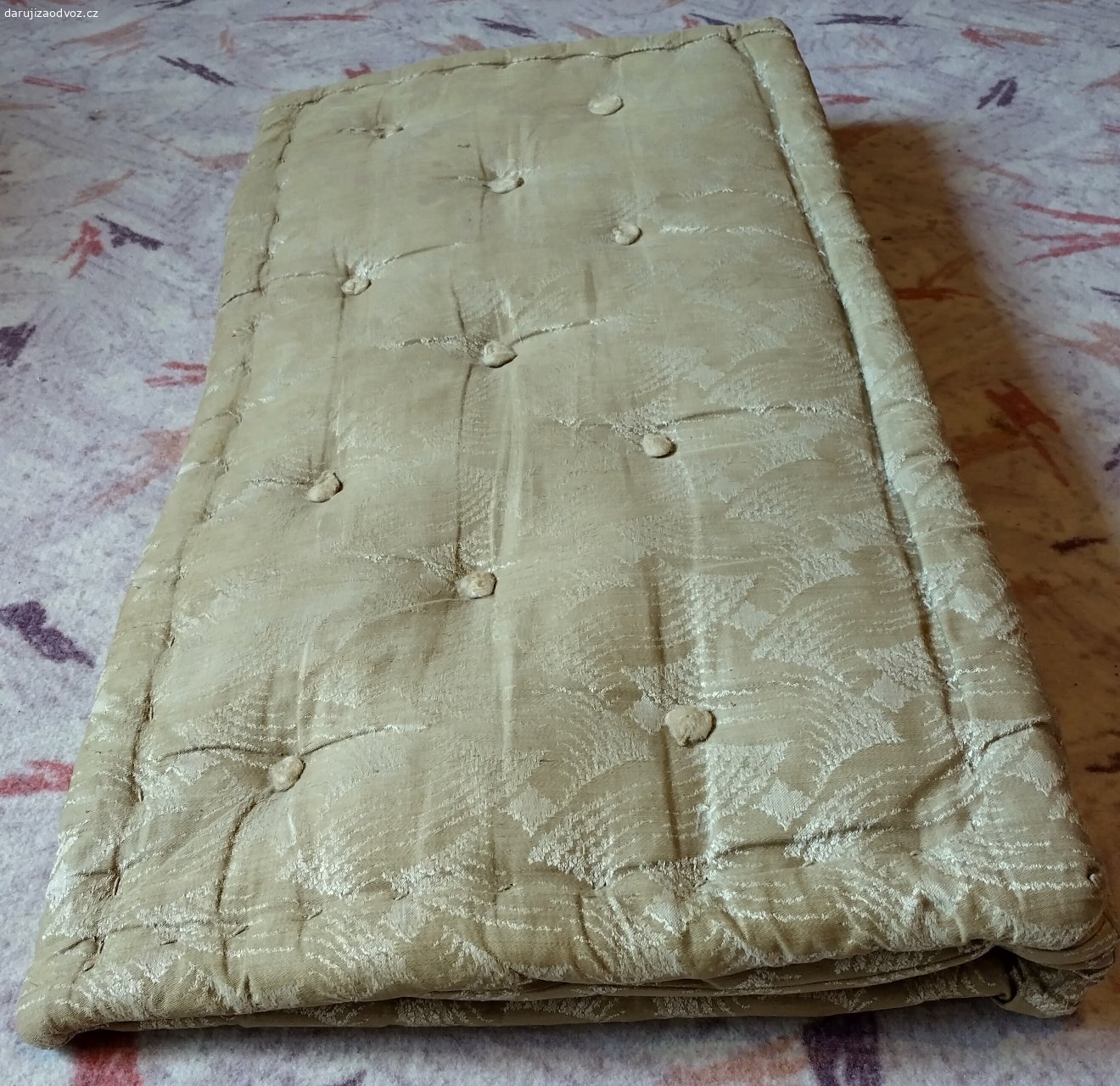 Slaměný podhlavník. Daruji slaměný podhlavník, rozměry cca 87x45 cm. Viz foto.