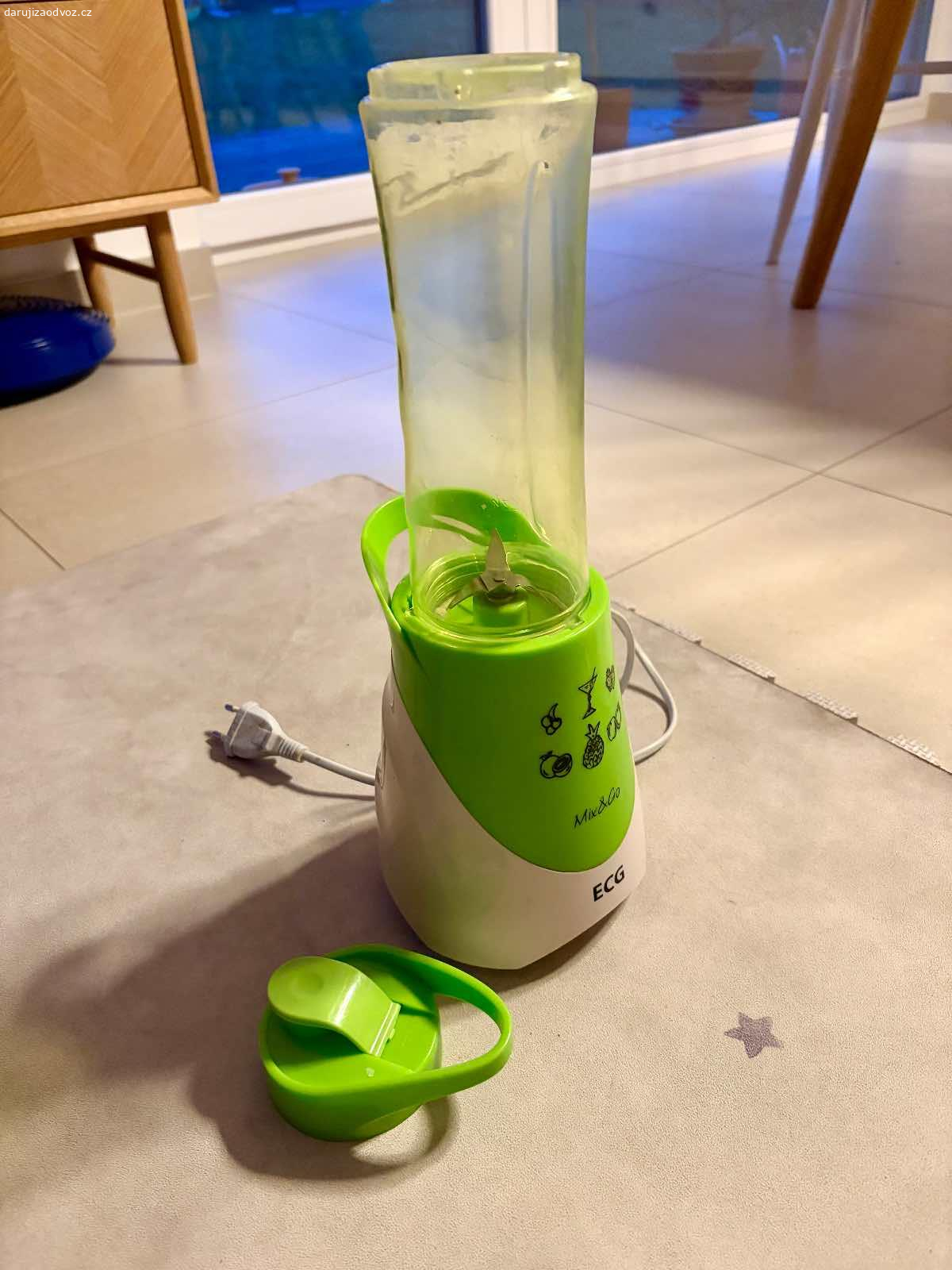 Smoothiovač - mixér na smoothie ECG. Plně funkční