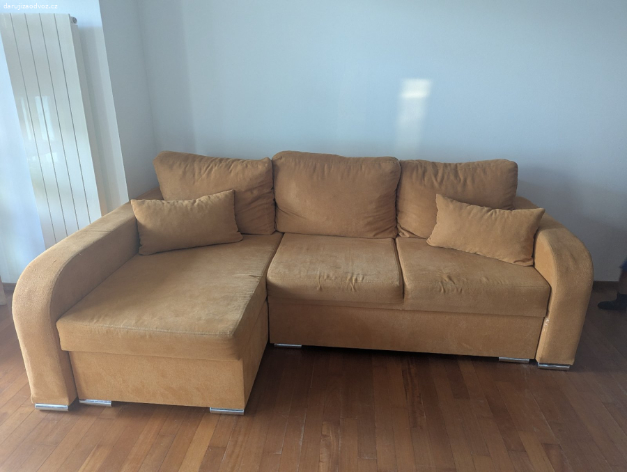 Sofa chaise s postelemi