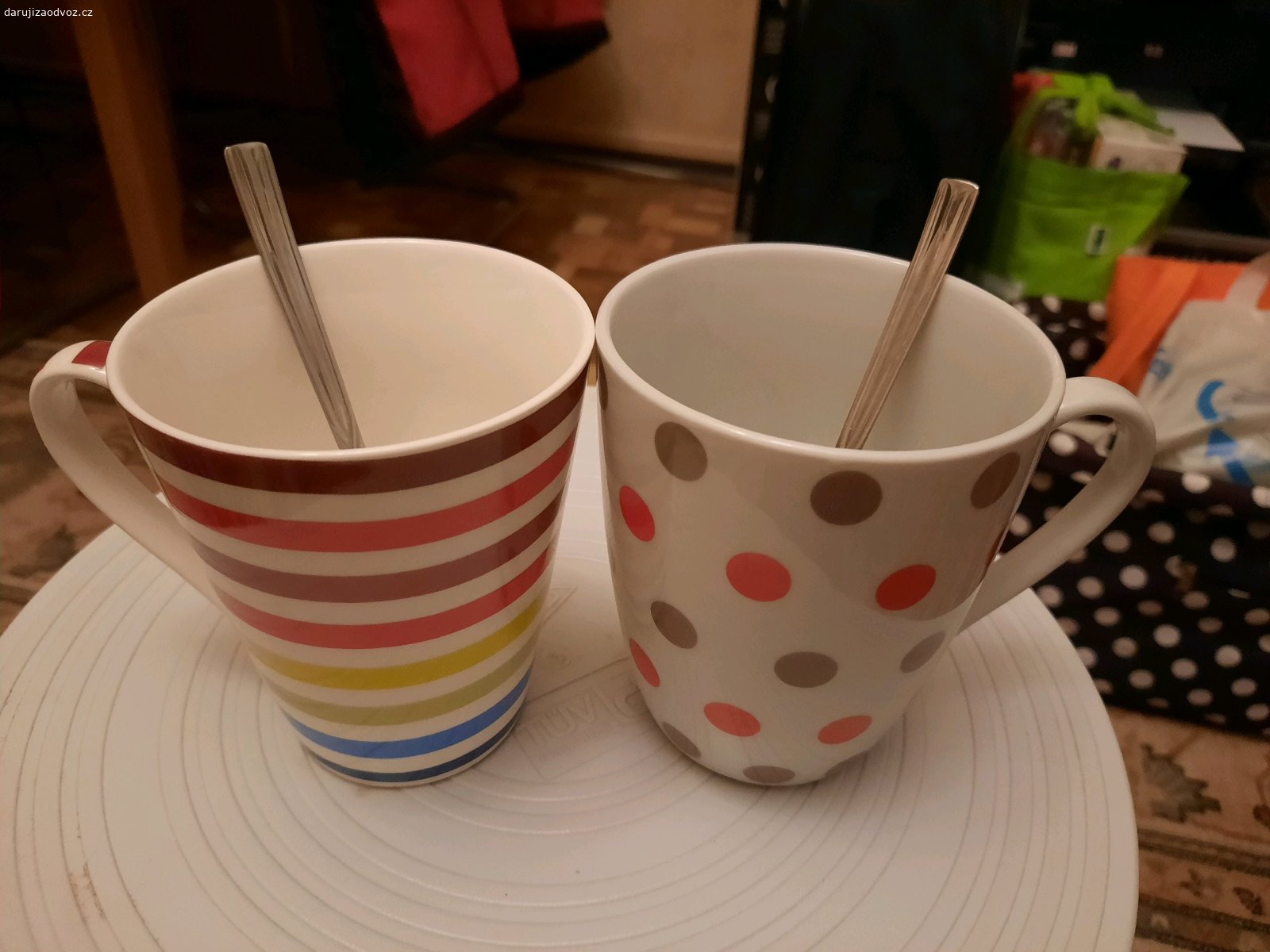 Souprava/nesouprava pro dva. 2 hrnečky, 2 vysoké skleničky, 2 nízké skleničky. Nápoje vlastní :o) Preferuji osobní převzetí před zasíláním.