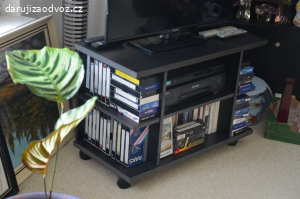 SPĚCHÁ: Daruji TV skříňku