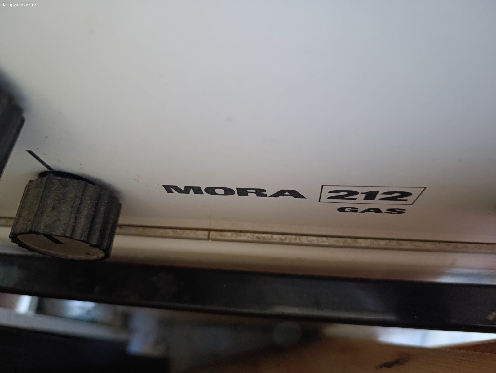 Sporak na PB. Sporak na propan-butan Mora a plynovou troubou. Funkcni, kompletni.