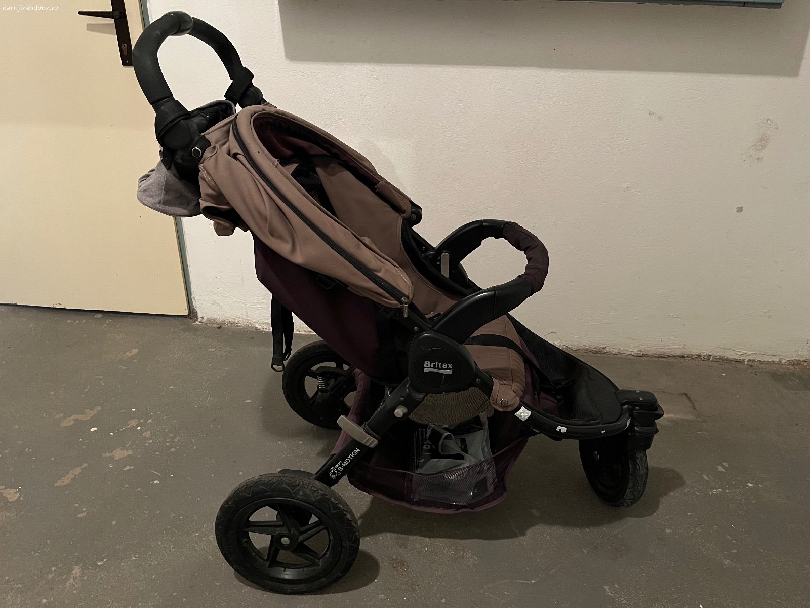 Sportovní kočárek Britax. Daruji za odvoz dětský kočárek B-MOTION Britax. Používaný , ale plně funkční.
