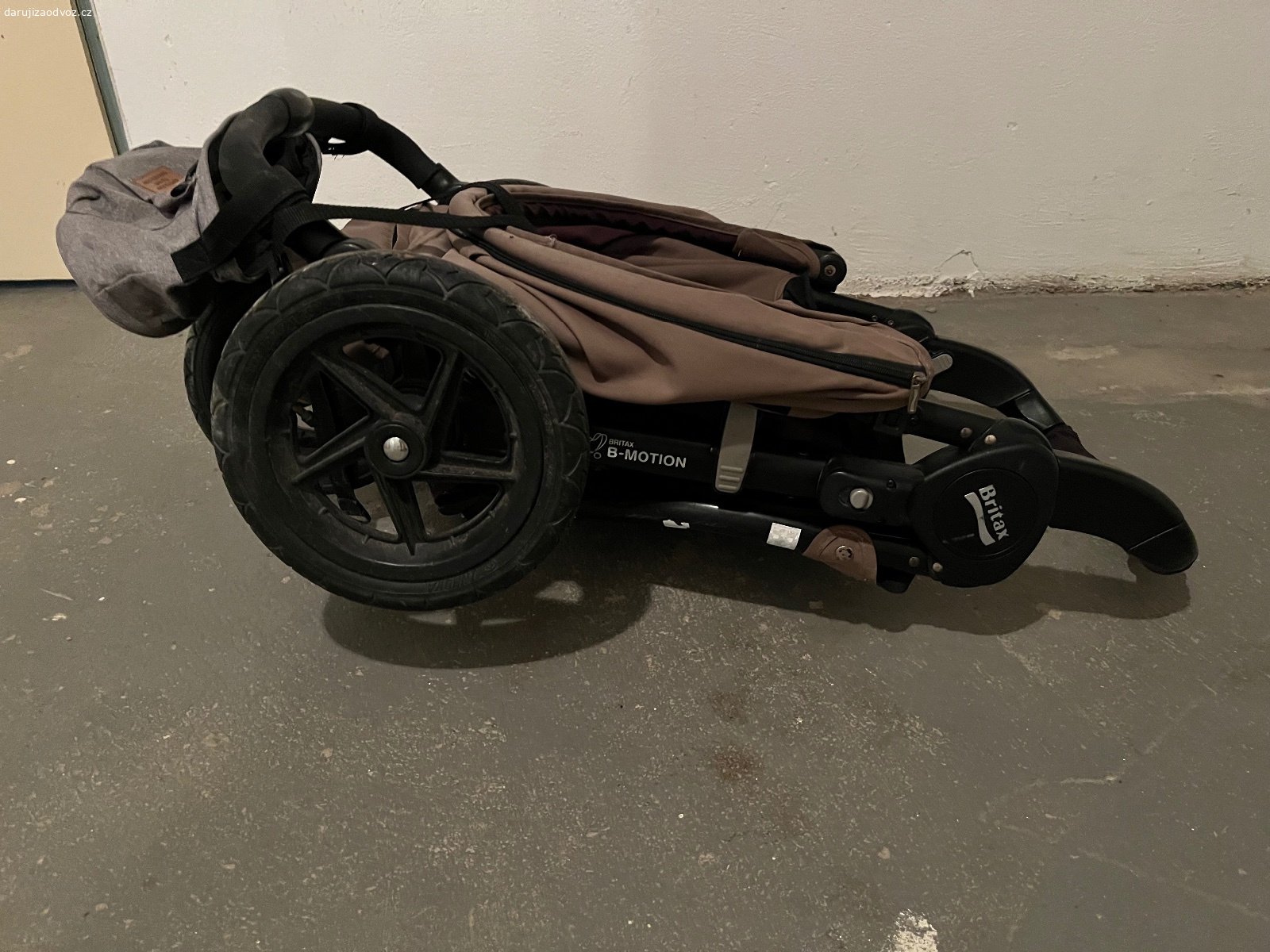 Sportovní kočárek Britax. Daruji za odvoz dětský kočárek B-MOTION Britax. Používaný , ale plně funkční.