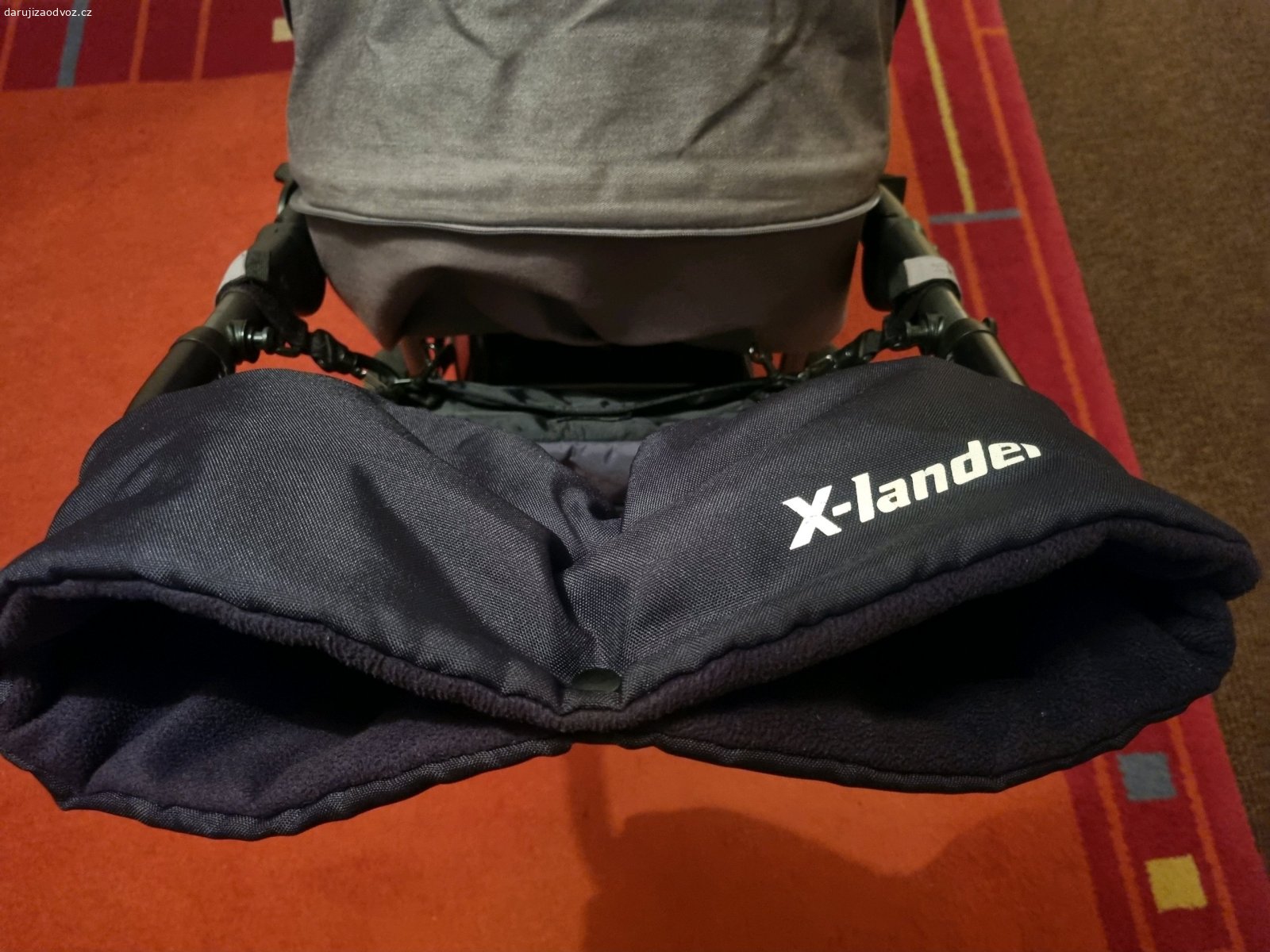 Sportovní kočárek X-Lander. Věnuji za odvoz sportovní kočárek X-Lander s příslušenstvím dle foto.  Kočárek je plně funkční,  celkem zachovalý.  Předání v Liberci,  místo upřesním.
