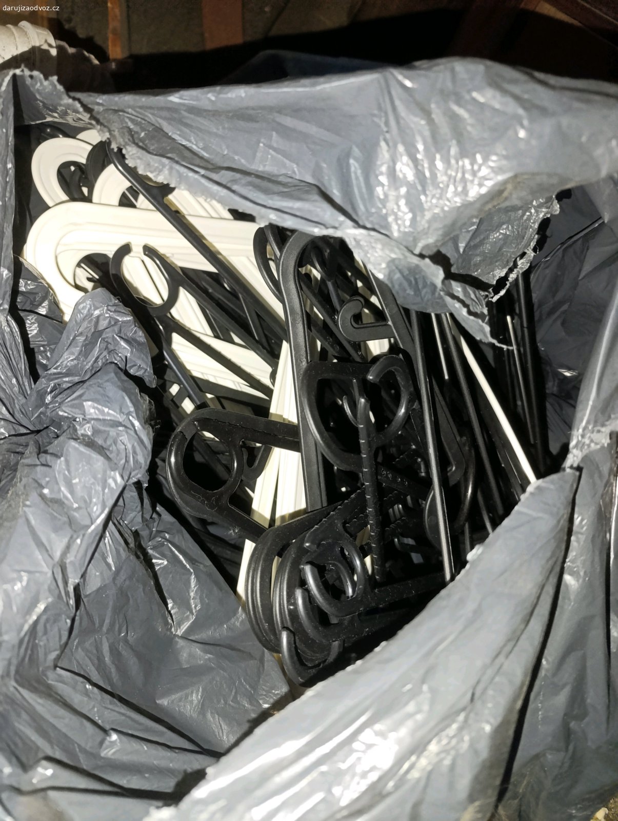 spousty vesaku do skrine na obleceni. spousty vesaku, pres 50ks
