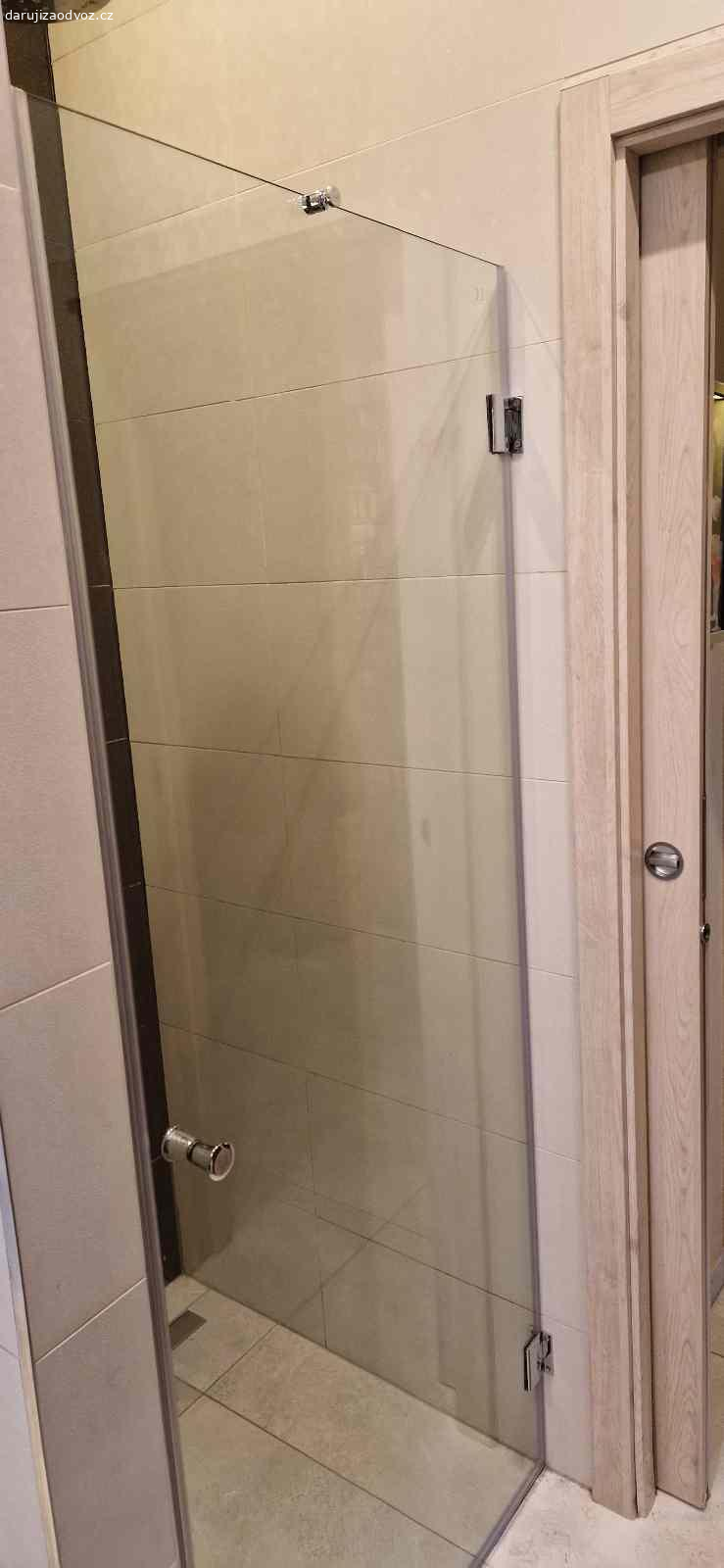 Sprchové dveře Fonte sapho série Aquline 80 cm. Dveře vymontovány kvůli rekonstrukci, nepoškozené, tloušťka skla 8 mm, výška 185 cm. Lesklý chrom, extra dodaný věšáček na ručník. Osobní vyzvednutí Praha 1 Staré Město. Ideálně SMS nebo volat. Možné zaparkovat přímo před domem.