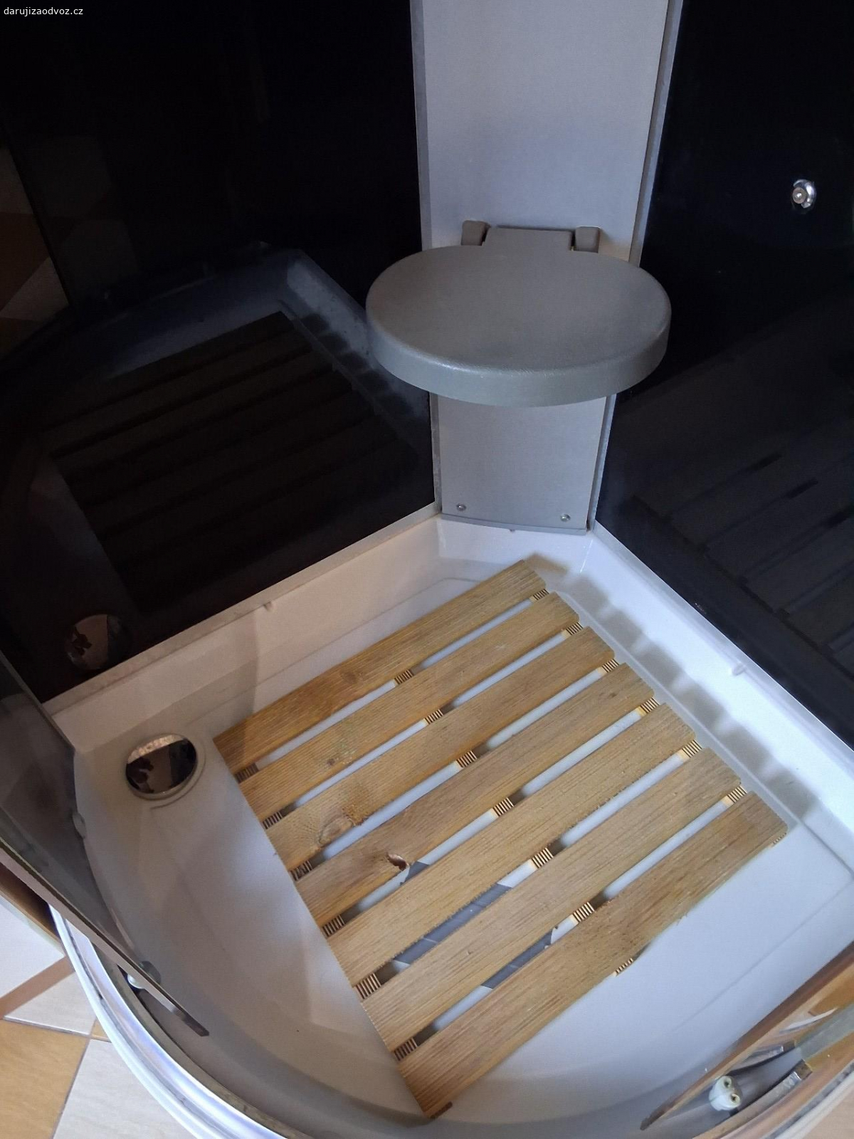 sprchovy box. začínající prasklinka ,neteče, plně funkční