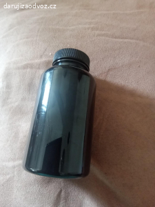 šroubovací plastové lahvičky