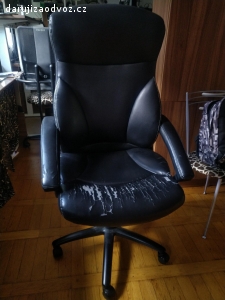 Stará kancelářská židle kolčková