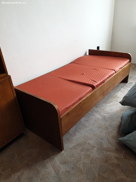 Stará postel za odvoz. více informací po telefonu