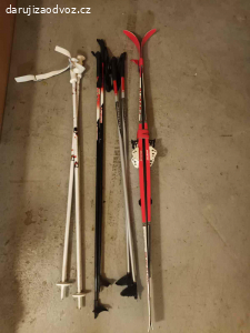 Staré dětské běžky a hůlky
