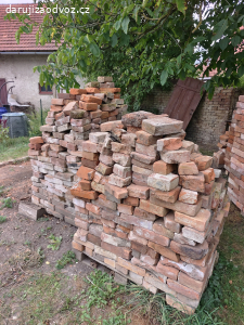 Staré očištěné cihly