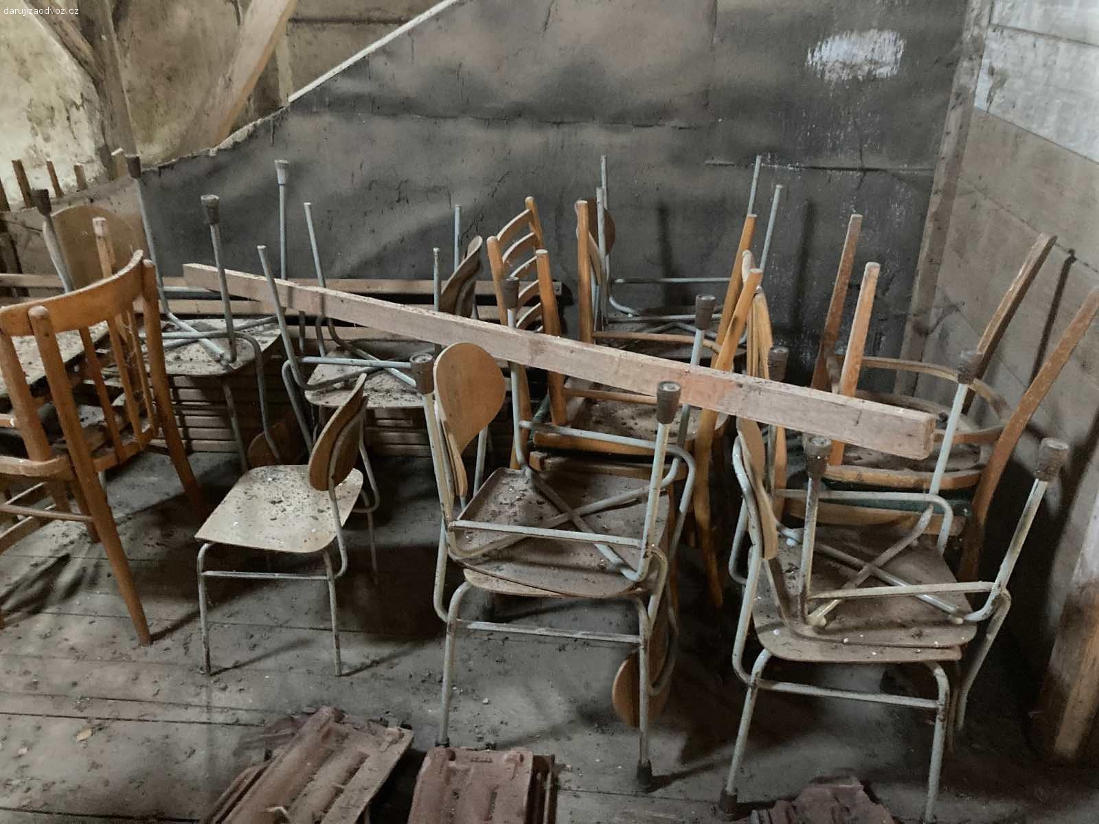 Staré školní židle. Za odvoz Horní Újezd u Litomyšle
