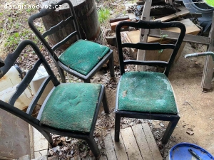 staré židle na renovaci