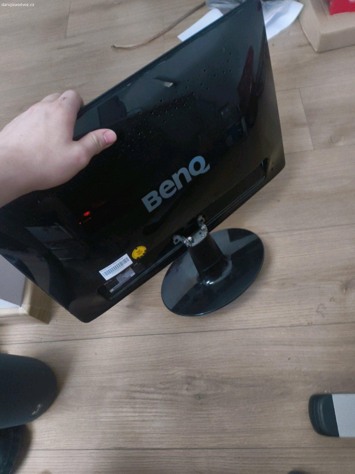 Starší Monitor Benq. Daruji tento funkční monitor který se mi ti jen tak povaluje, je vcelku maličký :D