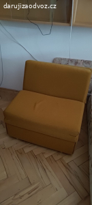 Starší nabytek, postele, křeslo, skříně