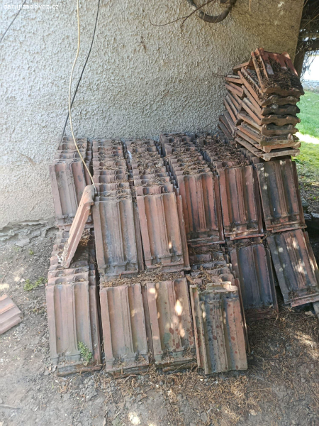 starší střešní tašky