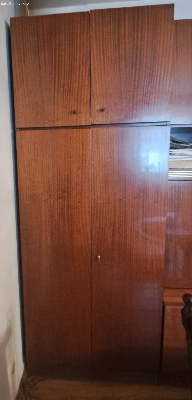Starý nábytek. Daruji starý nábytek za odvoz..spěchá musí pryč