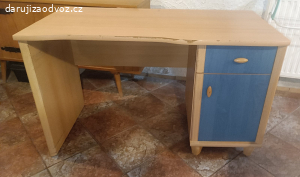 Starý psací stůl