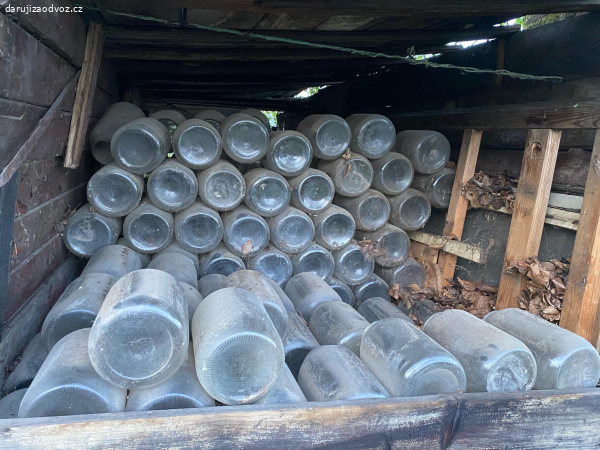 Stavební materiál + sklenice