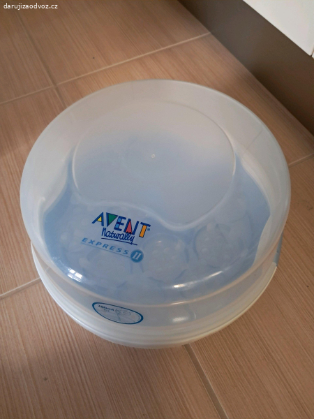 Sterilizator a 2 kojenecke lahvicky