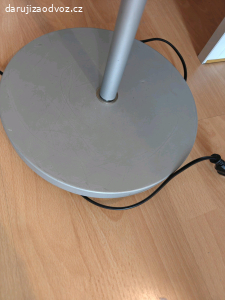 stojací lampa