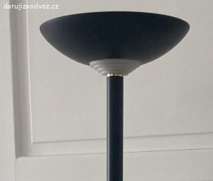 Stojací lampy s osvětlením ke stropu