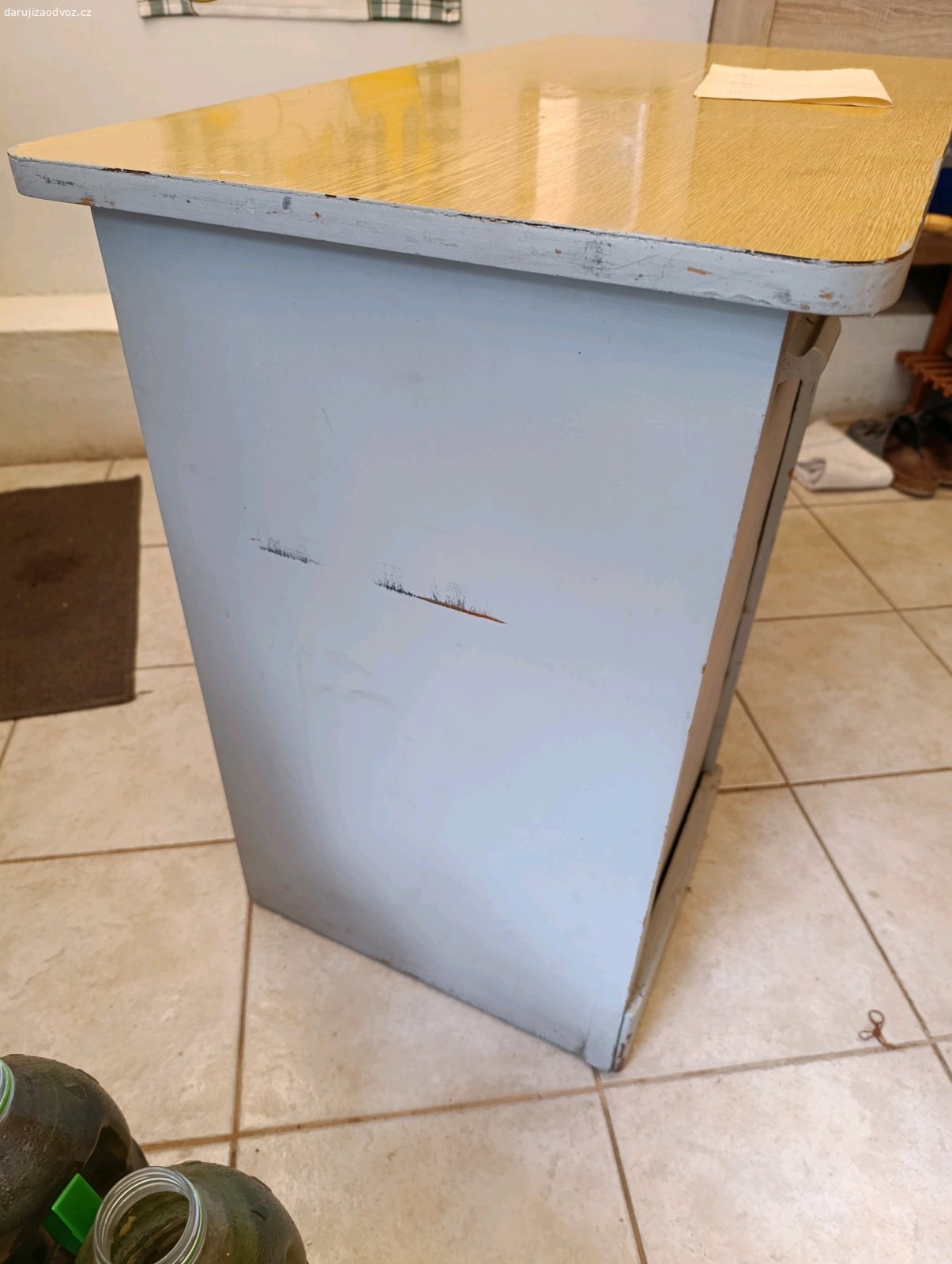 stoleček. Stolek 90x48x71 cm.