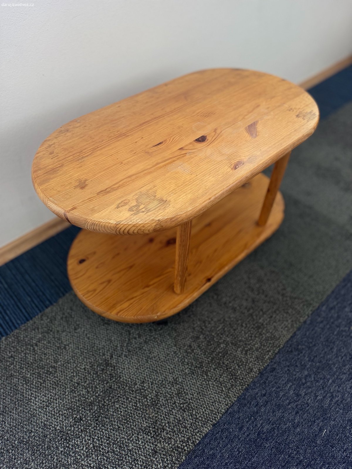 Stolek na kolečkách.. Za odvoz. 
v40cm, š75cm, h40cm