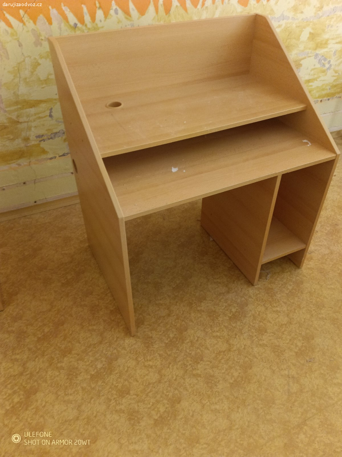Stolek na počítač