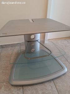 stolek pod televizi