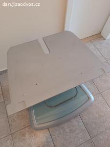 stolek pod televizi