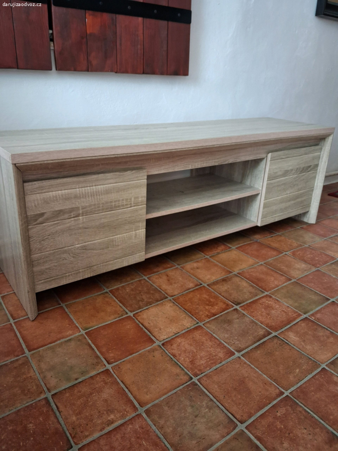 stolek pod Tv