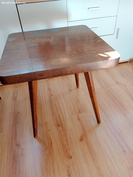 Daruji stolek. 64x64 cm