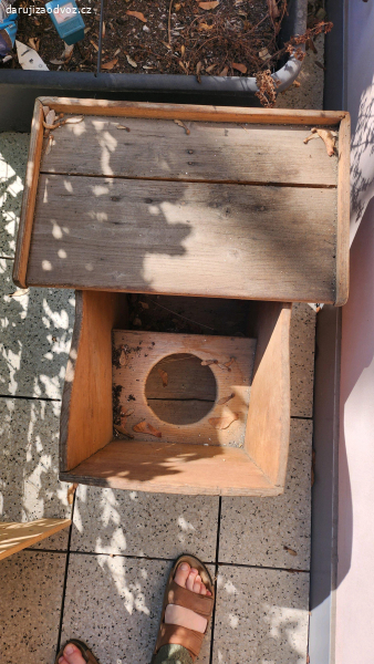 Stolička na květináče