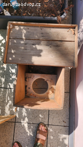 Stolička na květináče