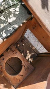 Stolička na květináče