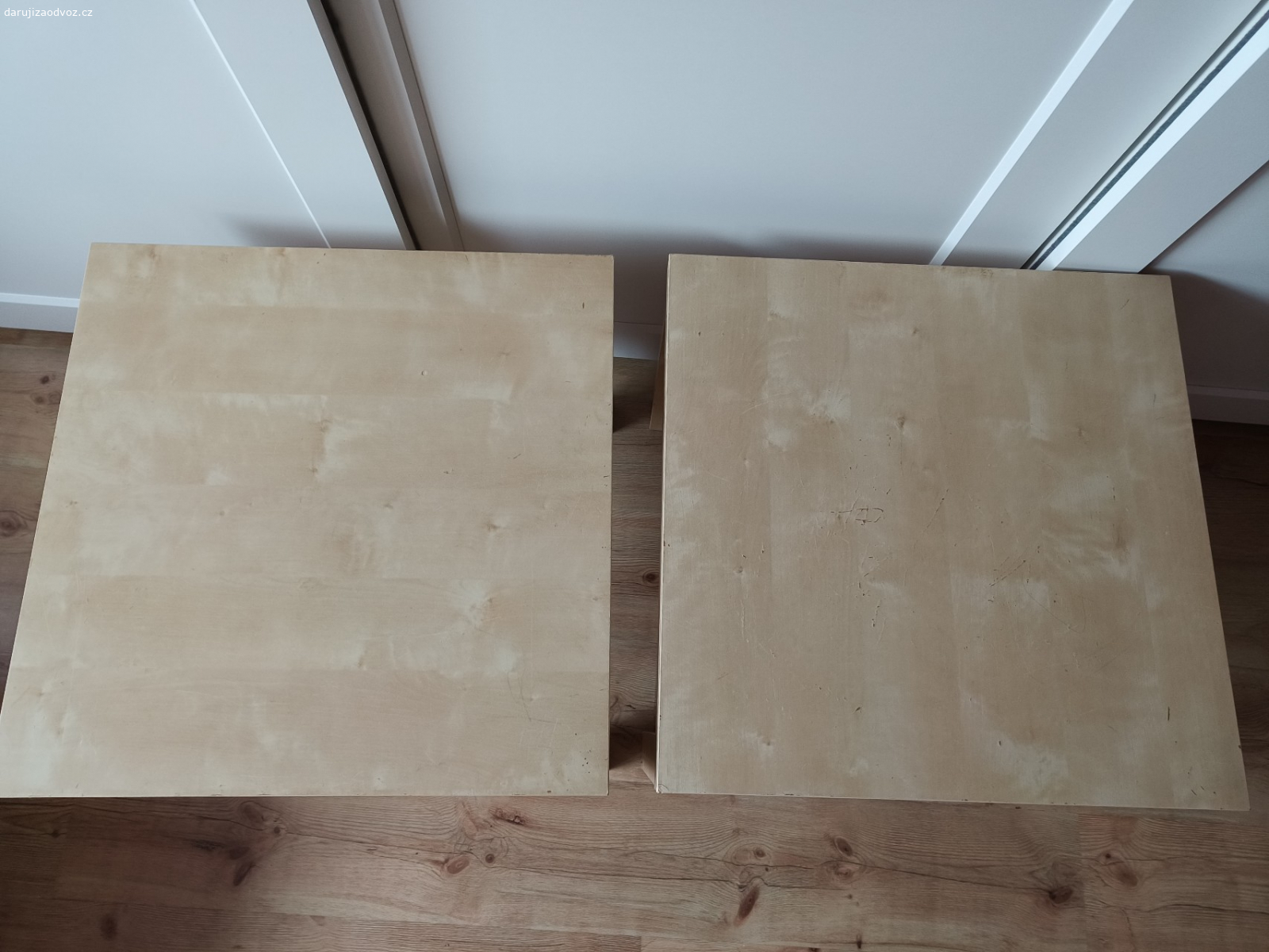 stolky IKEA. dva starší konferenční stolky IKEA 55x55 výš. 45 cm. sem tam odřené viz foto. Čelákovice