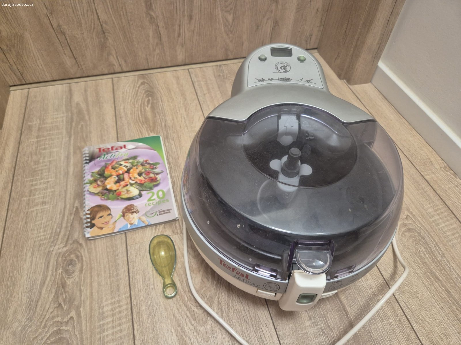 Stroj / fritéza Tefal na hranolky. funkční, jen timer na displeji neukazuje