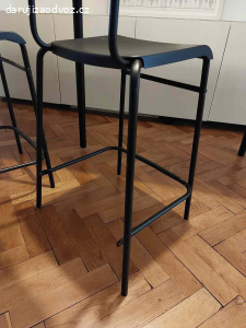 Stůl nastavitelný + barové židle