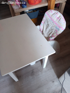 stůl se židlí