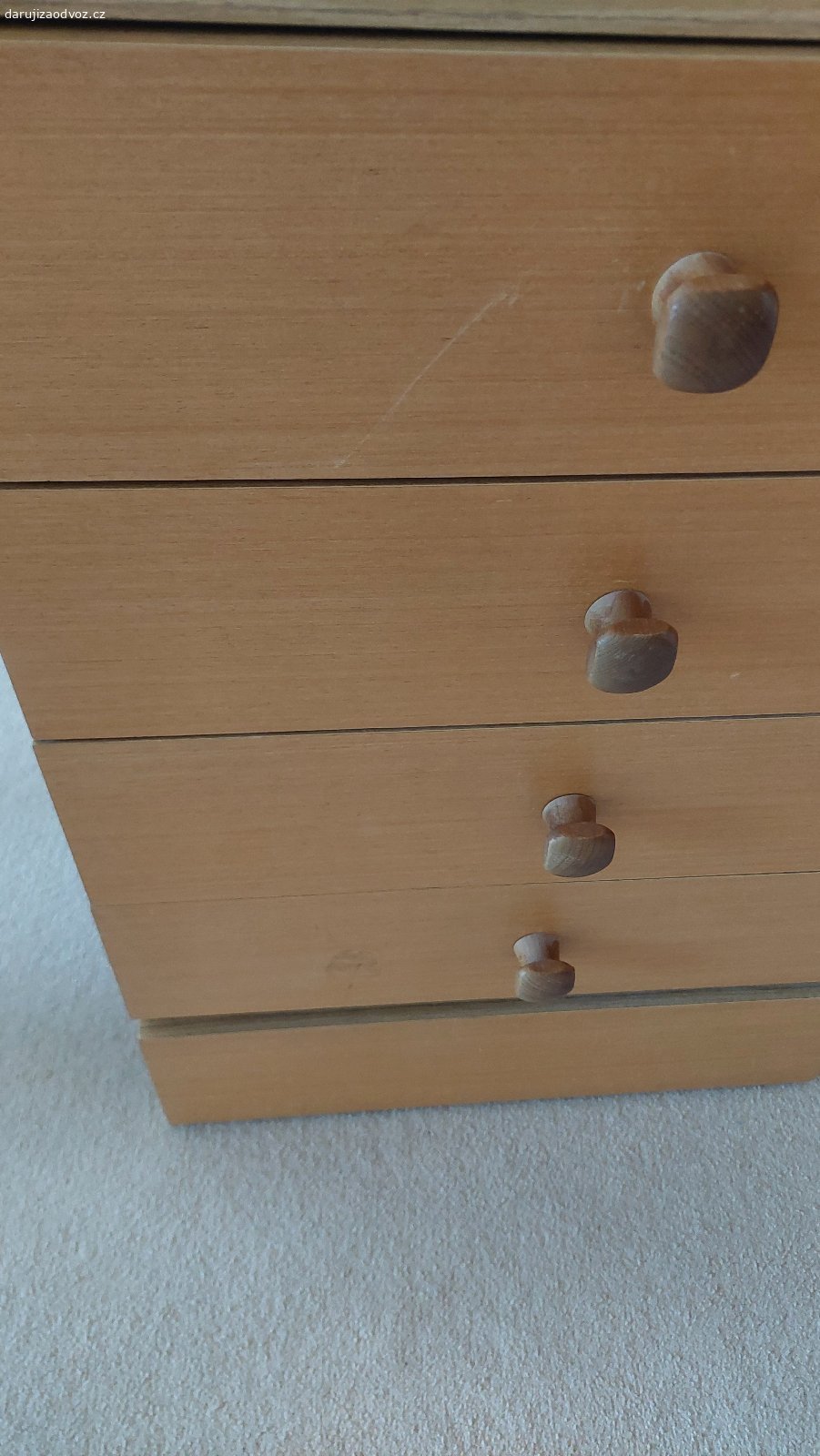 Stůl. Nabízím psací stůl rozměry 150 delkax47 sirkax73 výška. 50cm šířka supliku. spodní šuplík má kolečka.