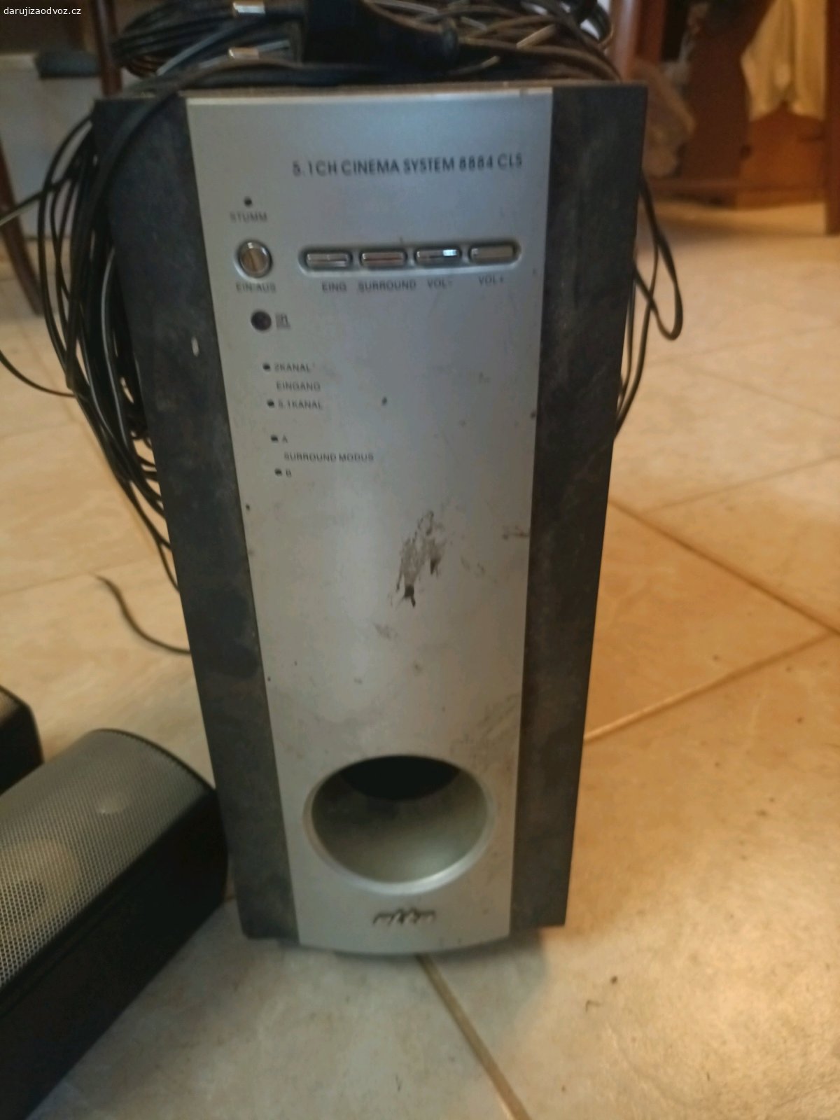 subwoofer. Daruji subwoofer. Starší. Kvalita zvuku odpovídá stáří.