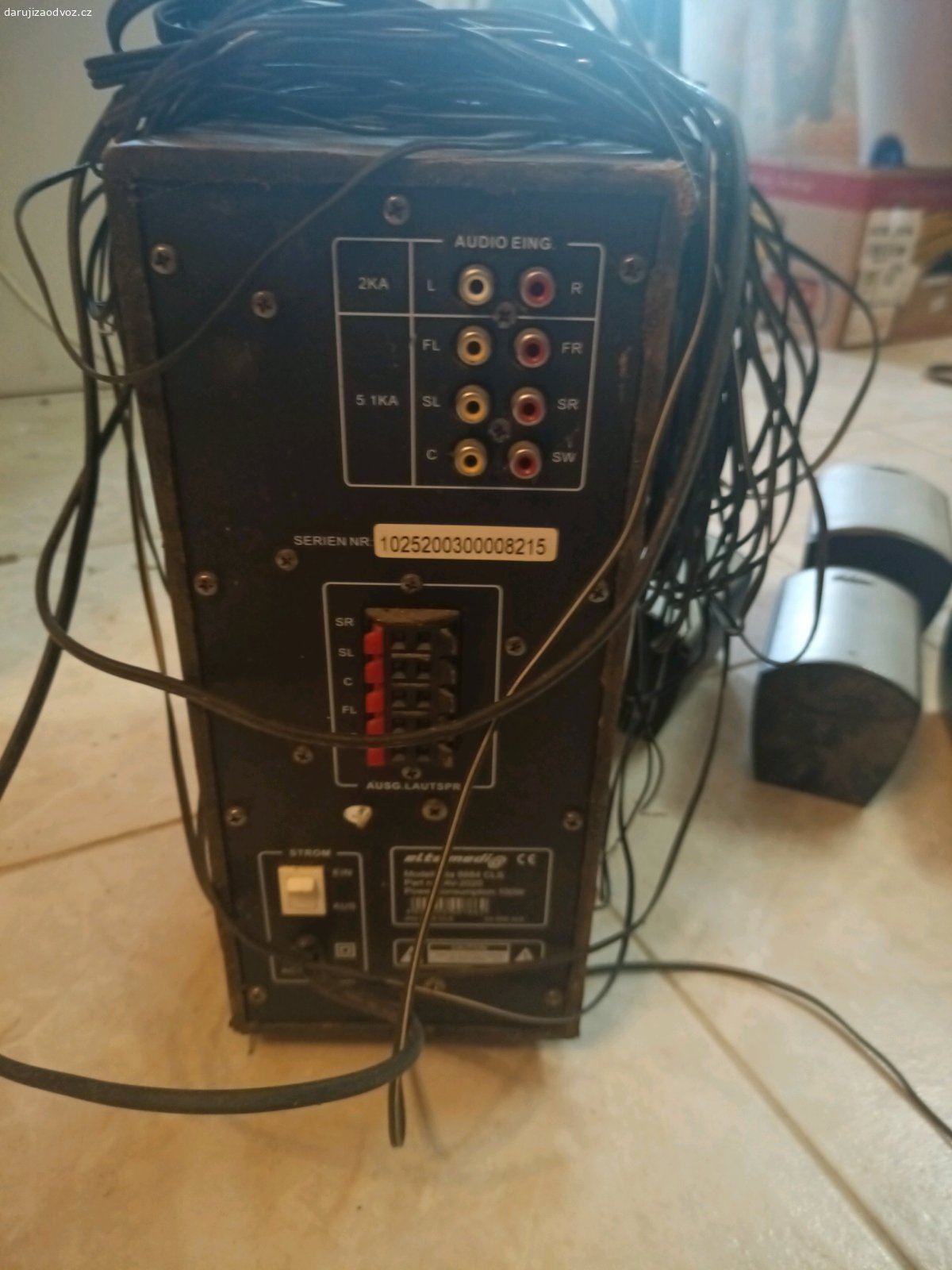 subwoofer. Daruji subwoofer. Starší. Kvalita zvuku odpovídá stáří.
